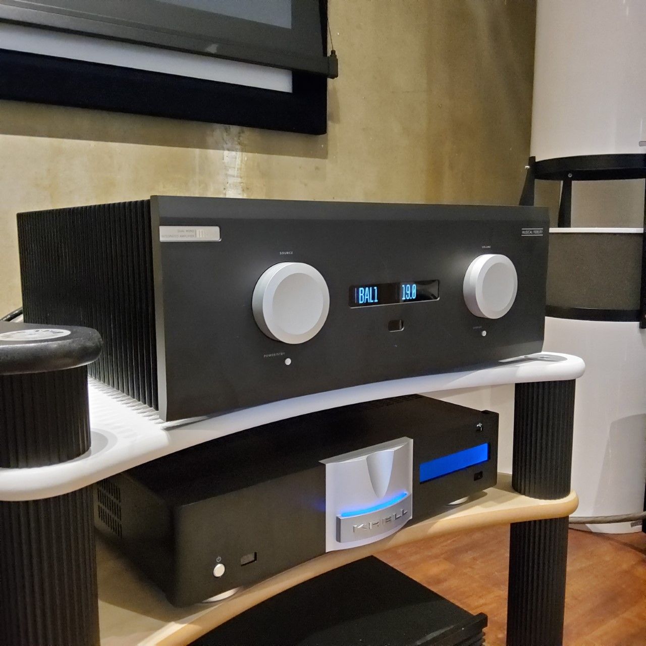 bild till Test vid uppackning av EISA Award vinnaren Musical Fidelity M8xi