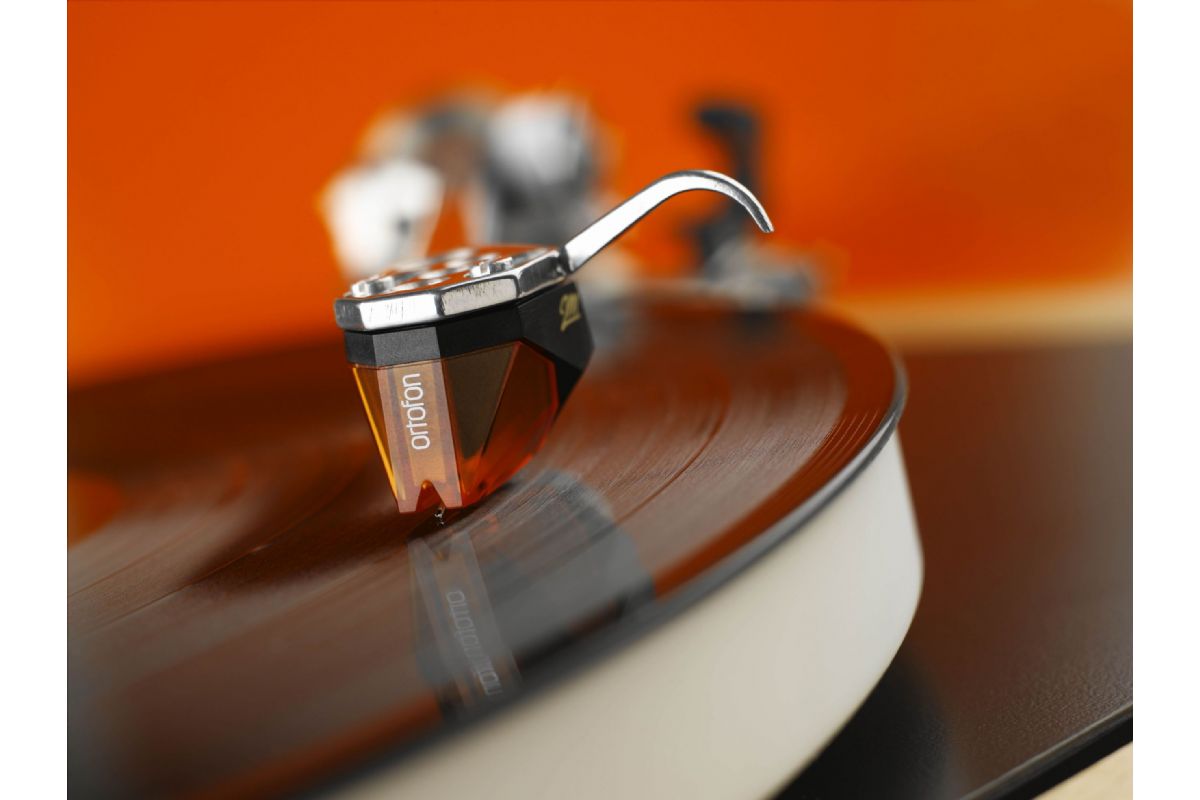 Vinyl Ortofon 2M Bronze öppnad låda