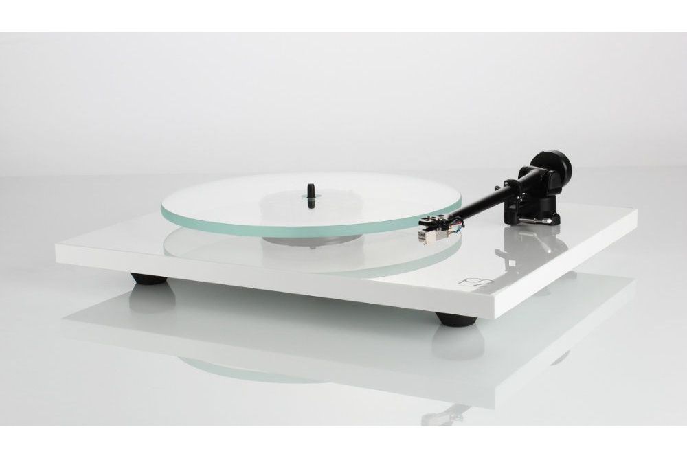 Vinyl Rega Planar 2 + Carbon  Demo