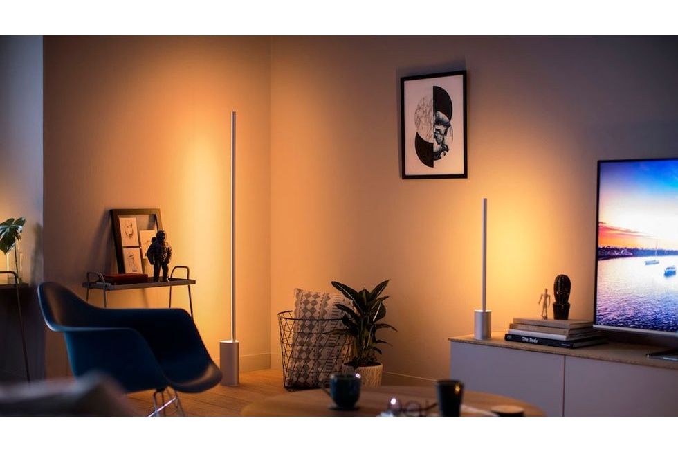 Belysning Philips HUE Signe bordslampa 1 x 14 watt 24V