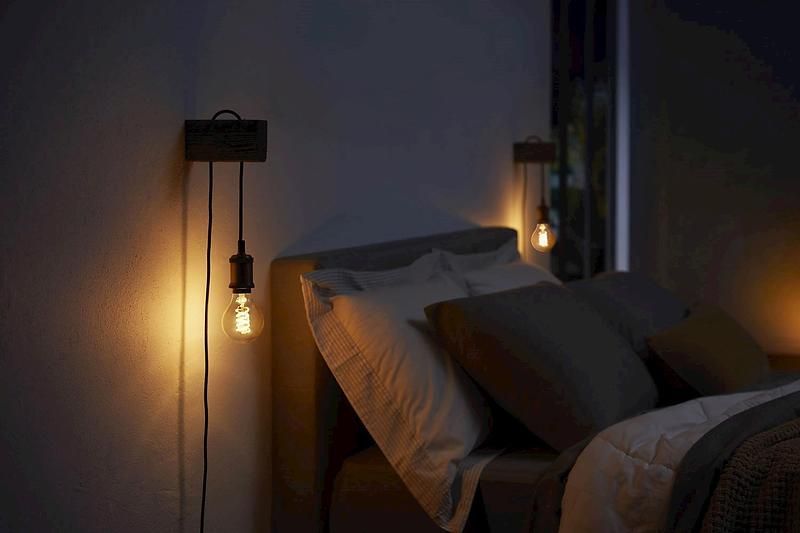 Belysning Philips HUE White Filament E27 BT A60