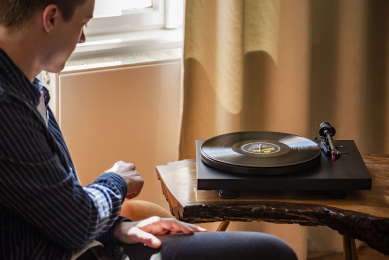 Vinyl Pro-Ject Audio Debut Carbon EVO 2M Red