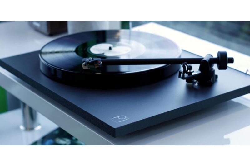 Vinyl Rega Planar 1 Plus Valnöt demo