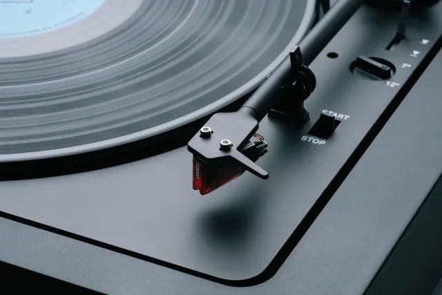 Vinyl Pro-Ject Audio Automat A2 med Ortofon 2M Red