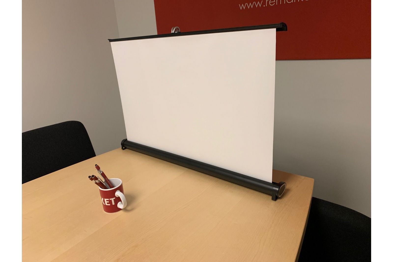 Dukar Kingpin Tabletop Projection Screen