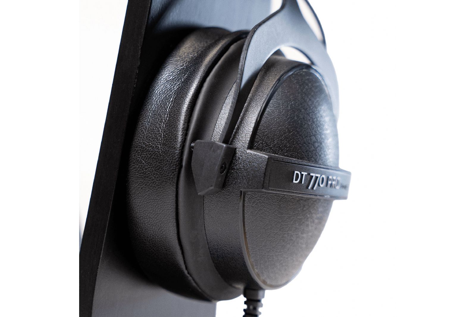 Hörlurar Dekoni Audio Beyerdynamic DT och AKG K Choice Leather