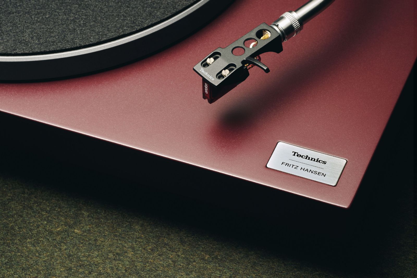 Vinyl Technics SL-40CBTFH Fritz Hansen Edition