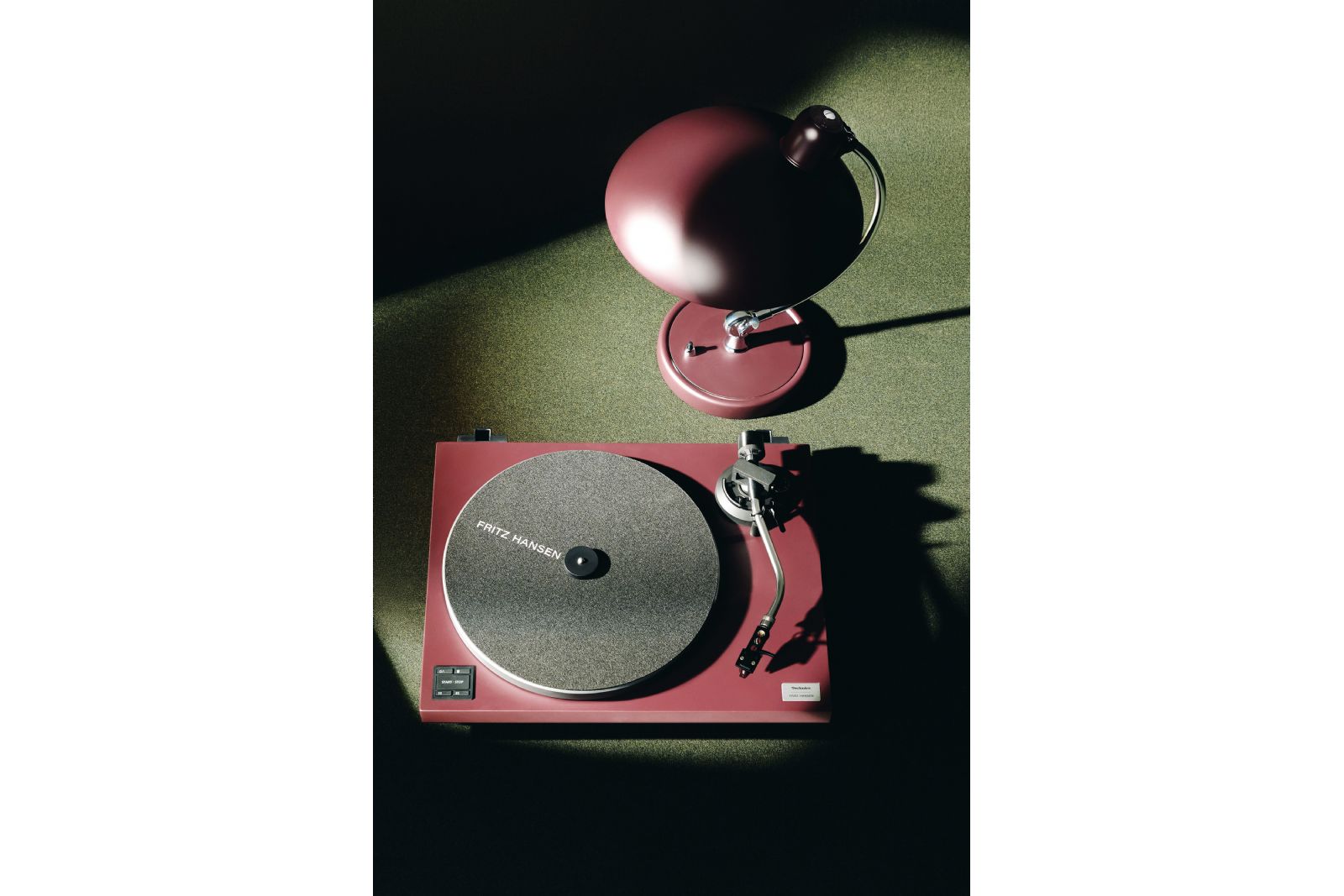 Vinyl Technics SL-40CBTFH Fritz Hansen Edition